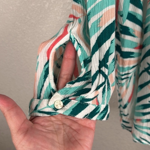 Old Navy Tropical Hawaiian Summer Vacation V-Neck Long Sleeve Top Size XL - Picture 3 of 6